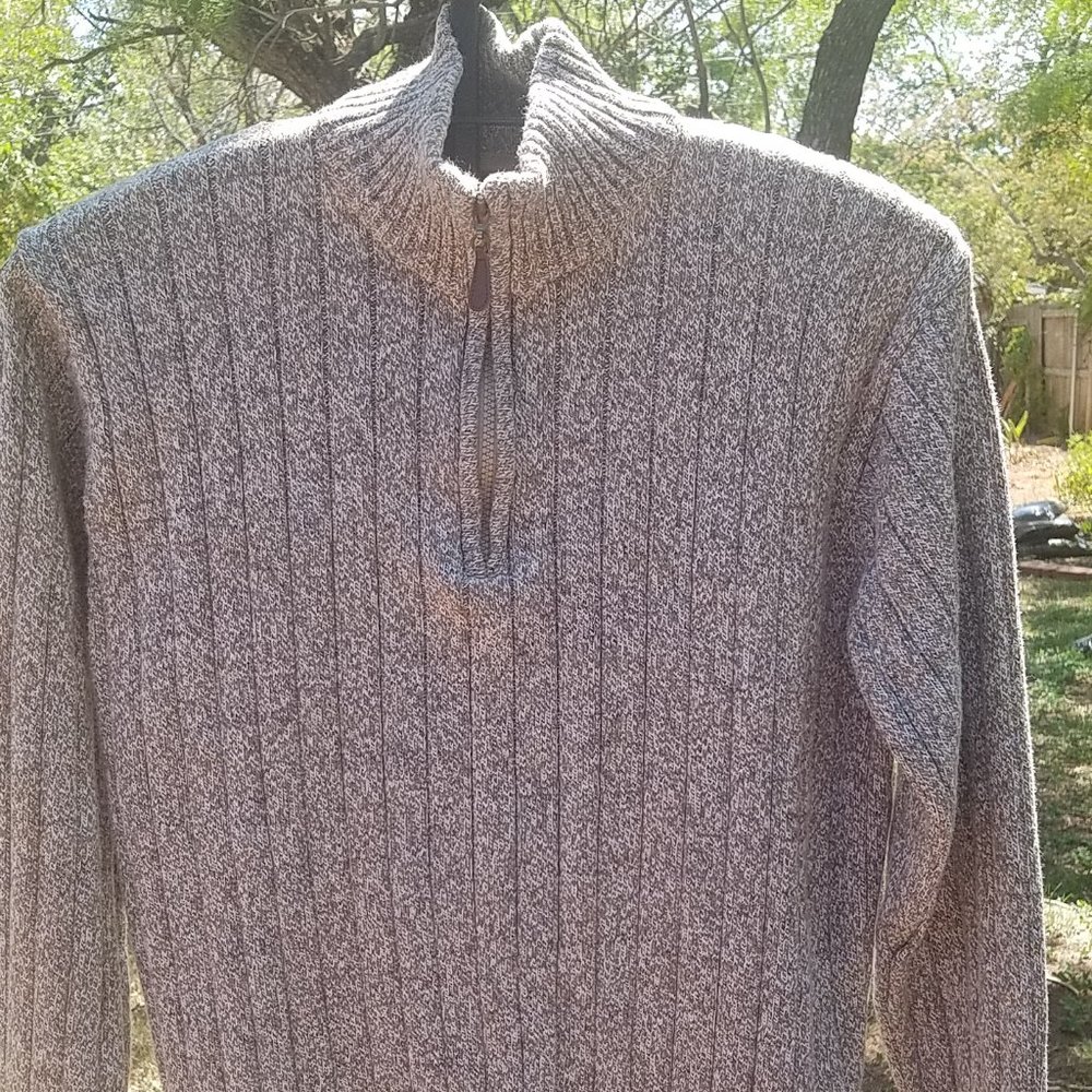 Oscar de la Renta Men's Brown Sweater, Size XL, Quarter Zipper, Long Sleeves.